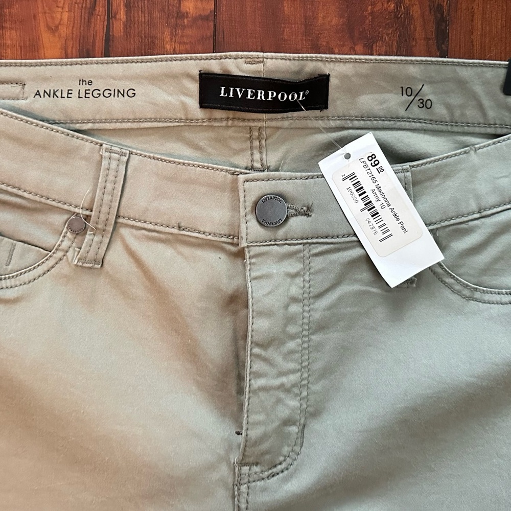 Brand-new with tags - Liverpool Ankle Leggings - Size 10/30